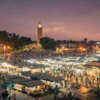 Hlavní náměstí Jemaa-el-fna je v podstatě obrovská tržnice.